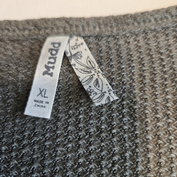 Mudd Lightweight‎ Knotted Shirt - Picture 2 of 7